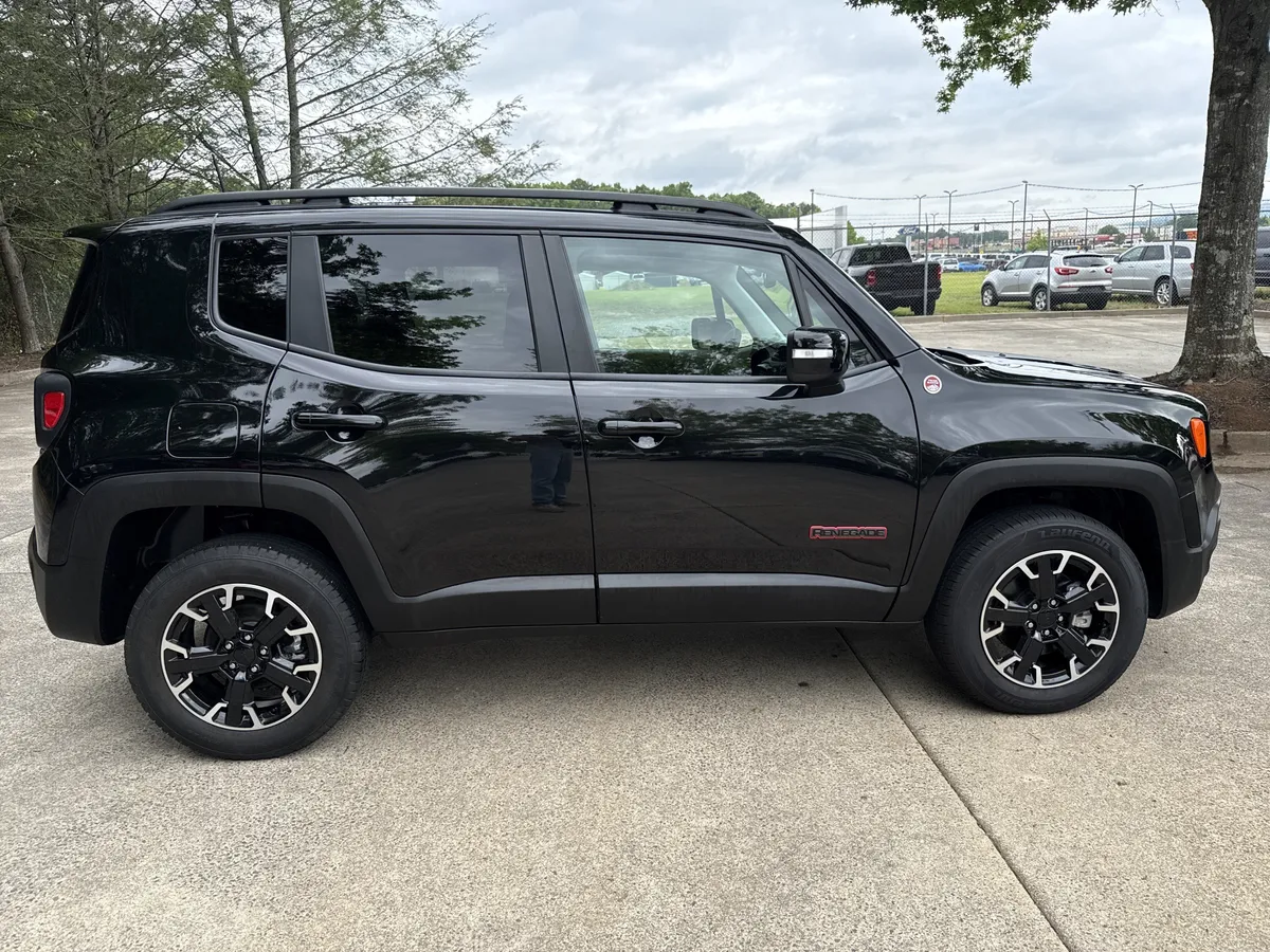 2023 Jeep Renegade Trailhawk thumbnail 8
