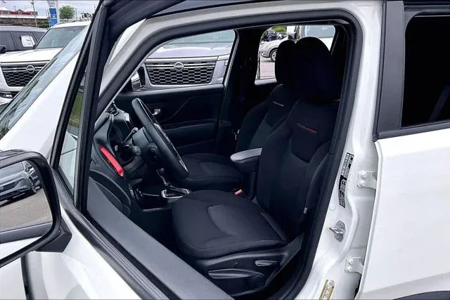 2023 Jeep Renegade Trailhawk thumbnail 18