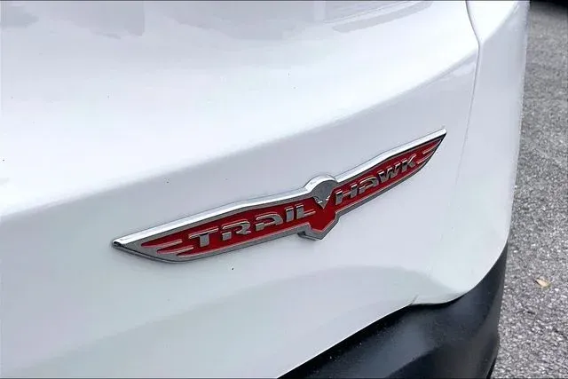 2023 Jeep Renegade Trailhawk thumbnail 21