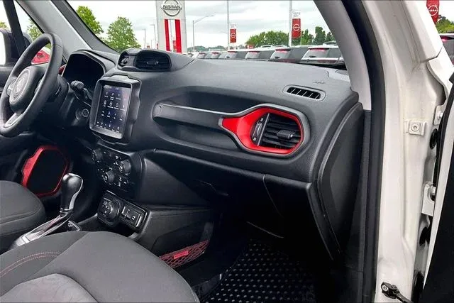 2023 Jeep Renegade Trailhawk thumbnail 23