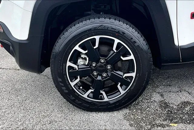 2023 Jeep Renegade Trailhawk thumbnail 31