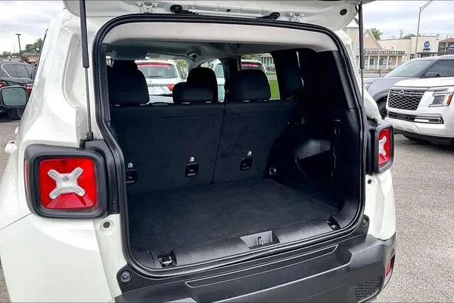 2023 Jeep Renegade Trailhawk thumbnail 32