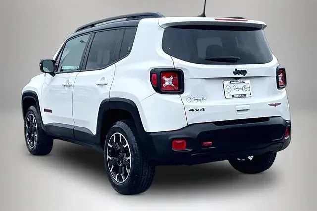 2023 Jeep Renegade Trailhawk thumbnail 4