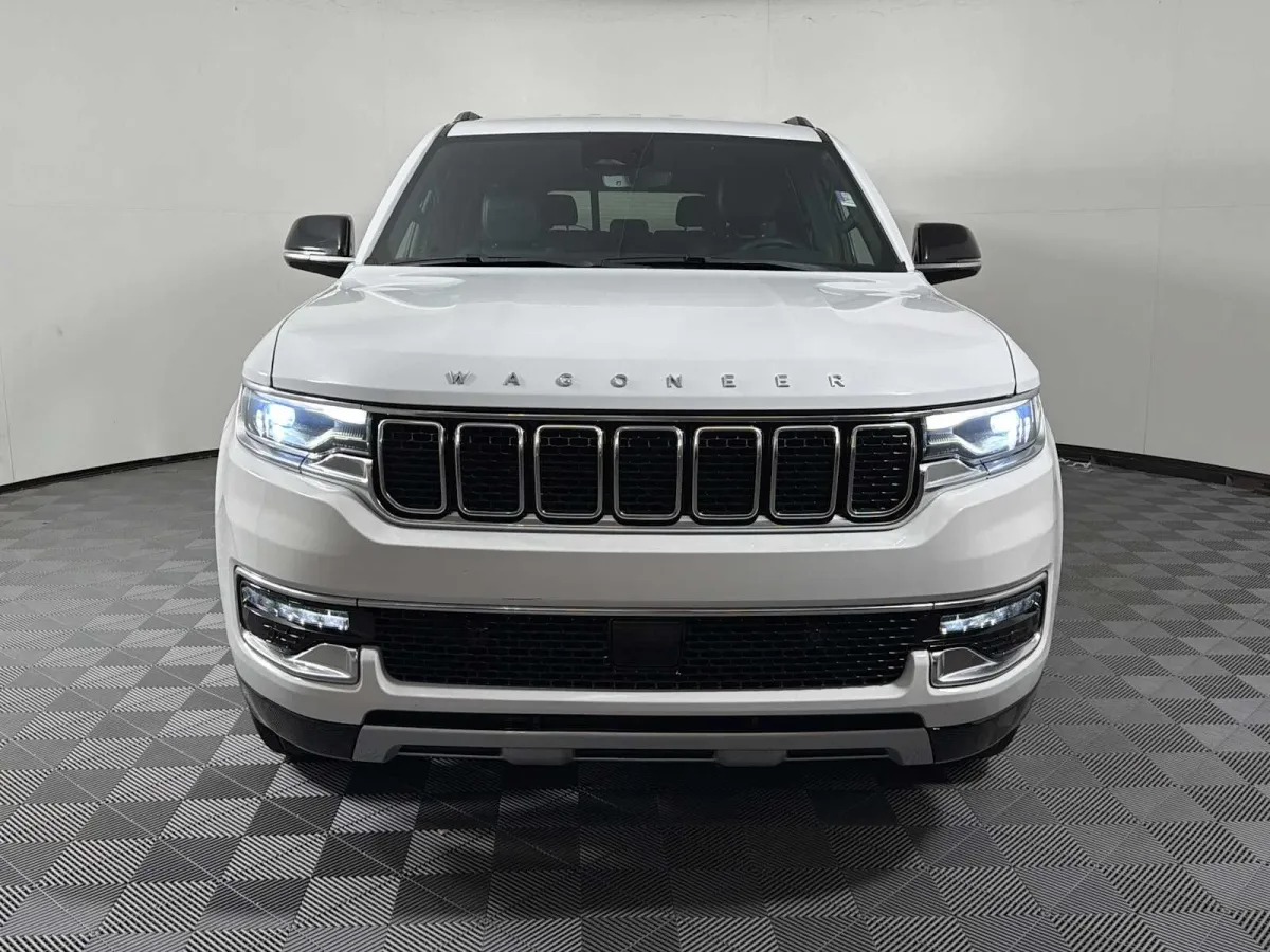 2023 Jeep Wagoneer L Series II thumbnail 2