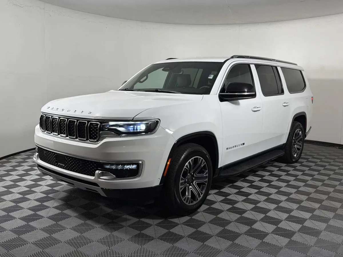 2023 Jeep Wagoneer L Series II thumbnail 3