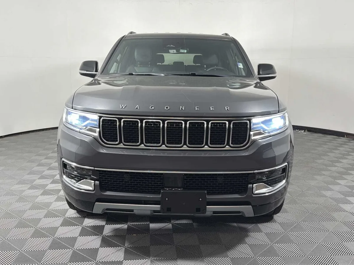 2023 Jeep Wagoneer L Series II thumbnail 2