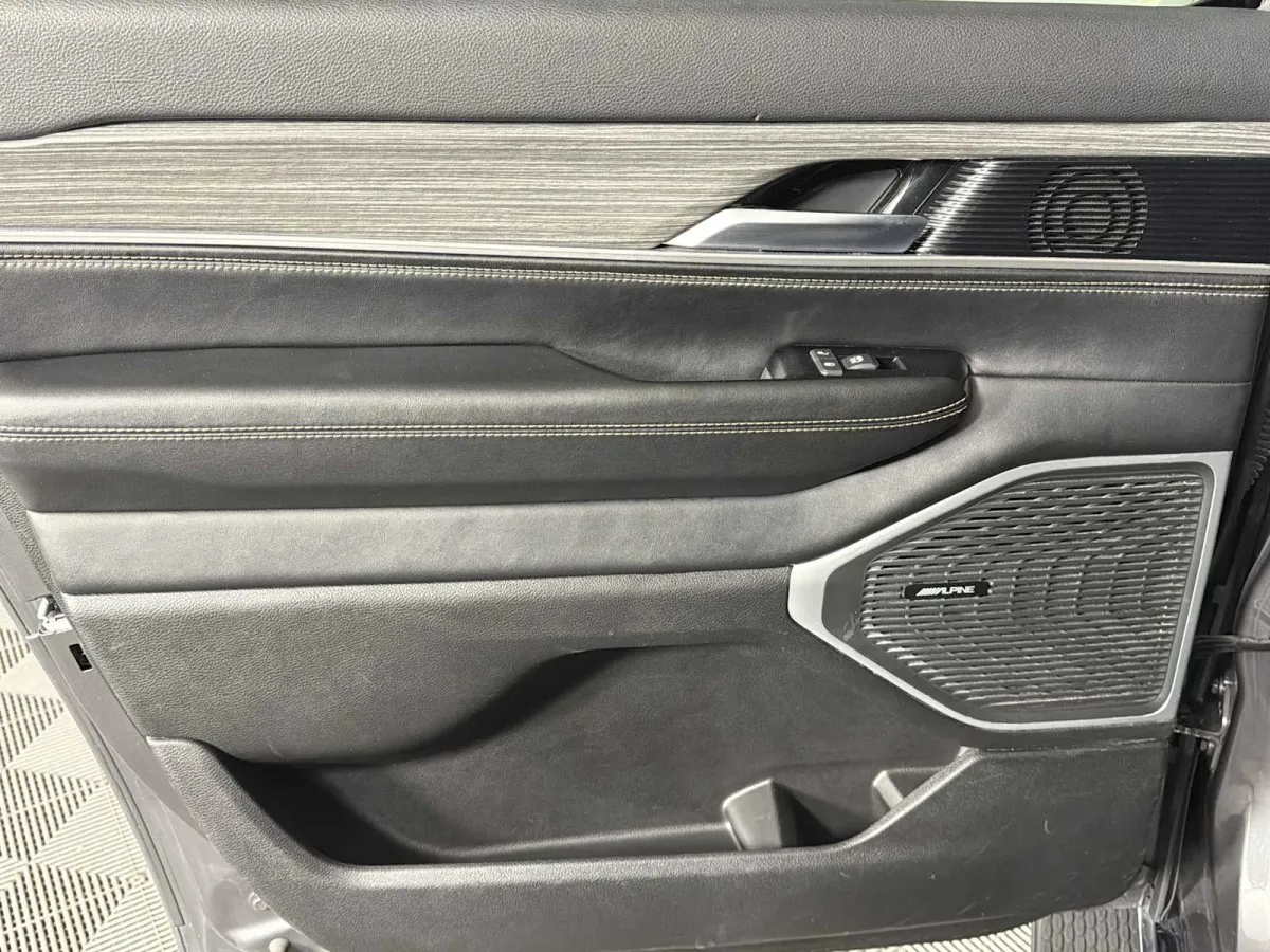 2023 Jeep Wagoneer L Series II thumbnail 22