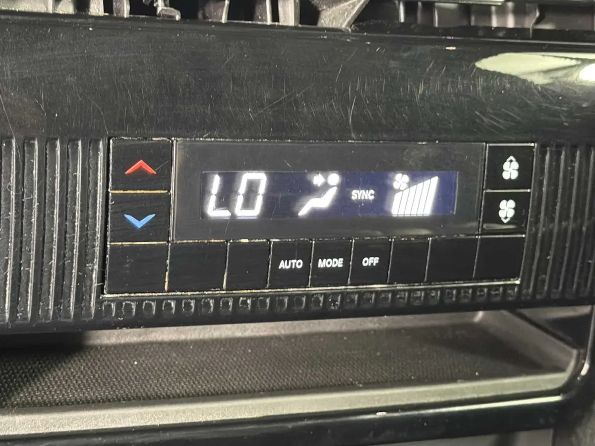 2023 Jeep Wagoneer L Series II thumbnail 24