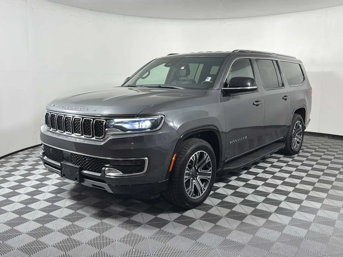 2023 Jeep Wagoneer L Series II thumbnail 3