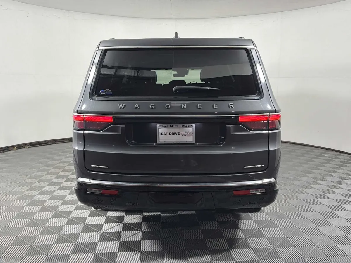 2023 Jeep Wagoneer L Series II thumbnail 7