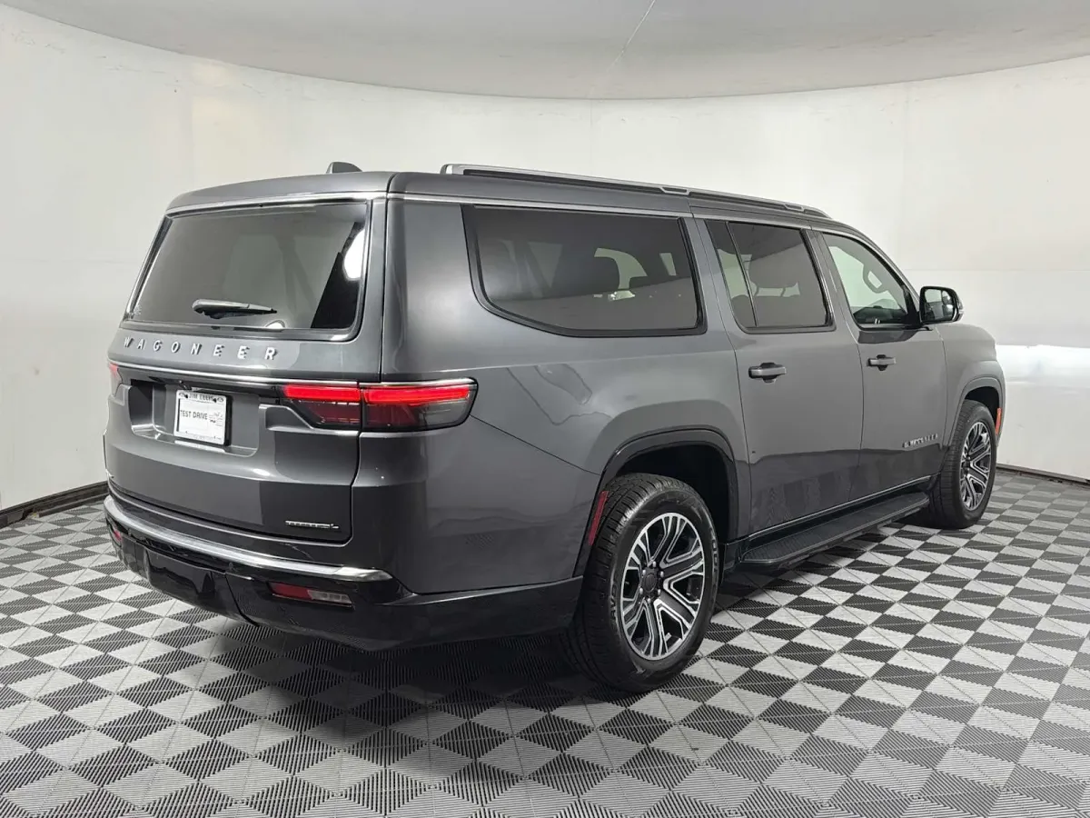 2023 Jeep Wagoneer L Series II thumbnail 8