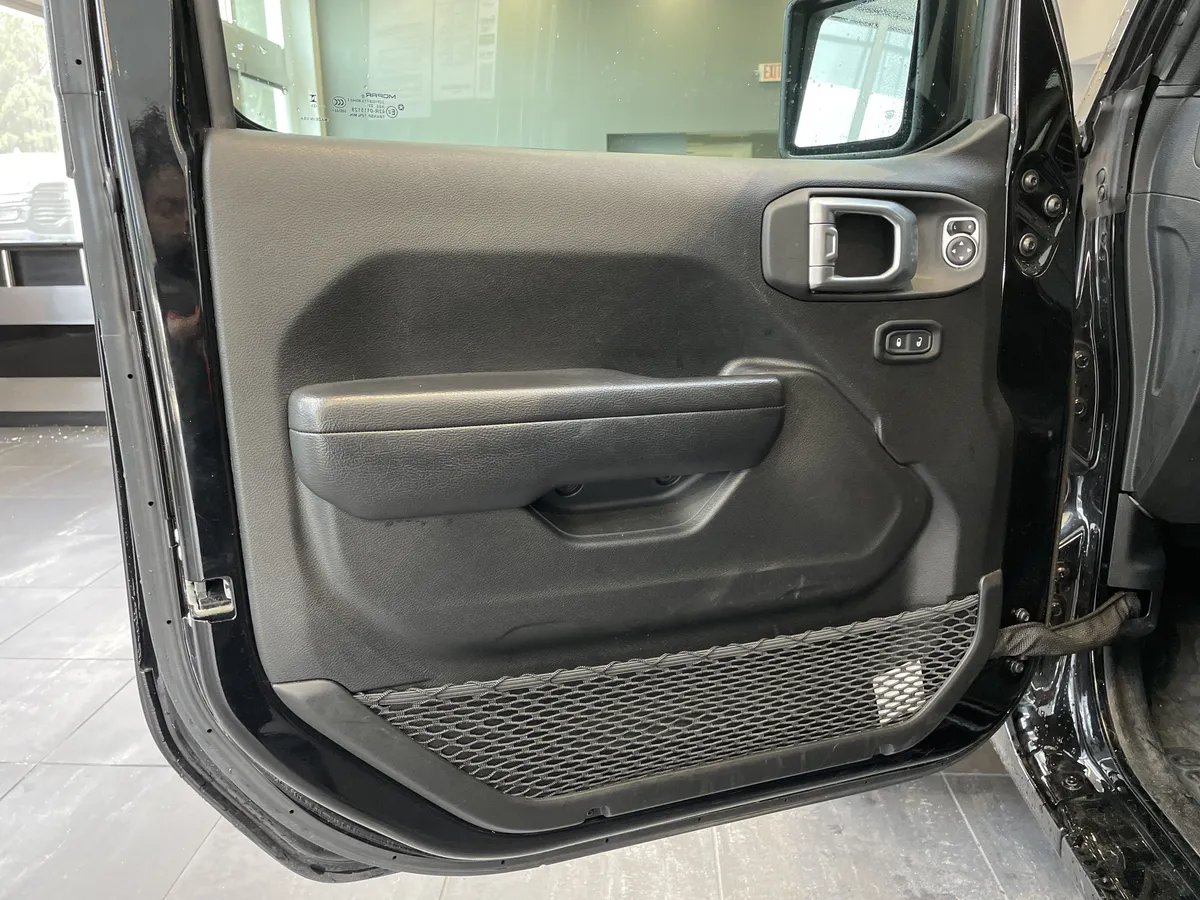 2023 Jeep Wrangler Sport S thumbnail 13