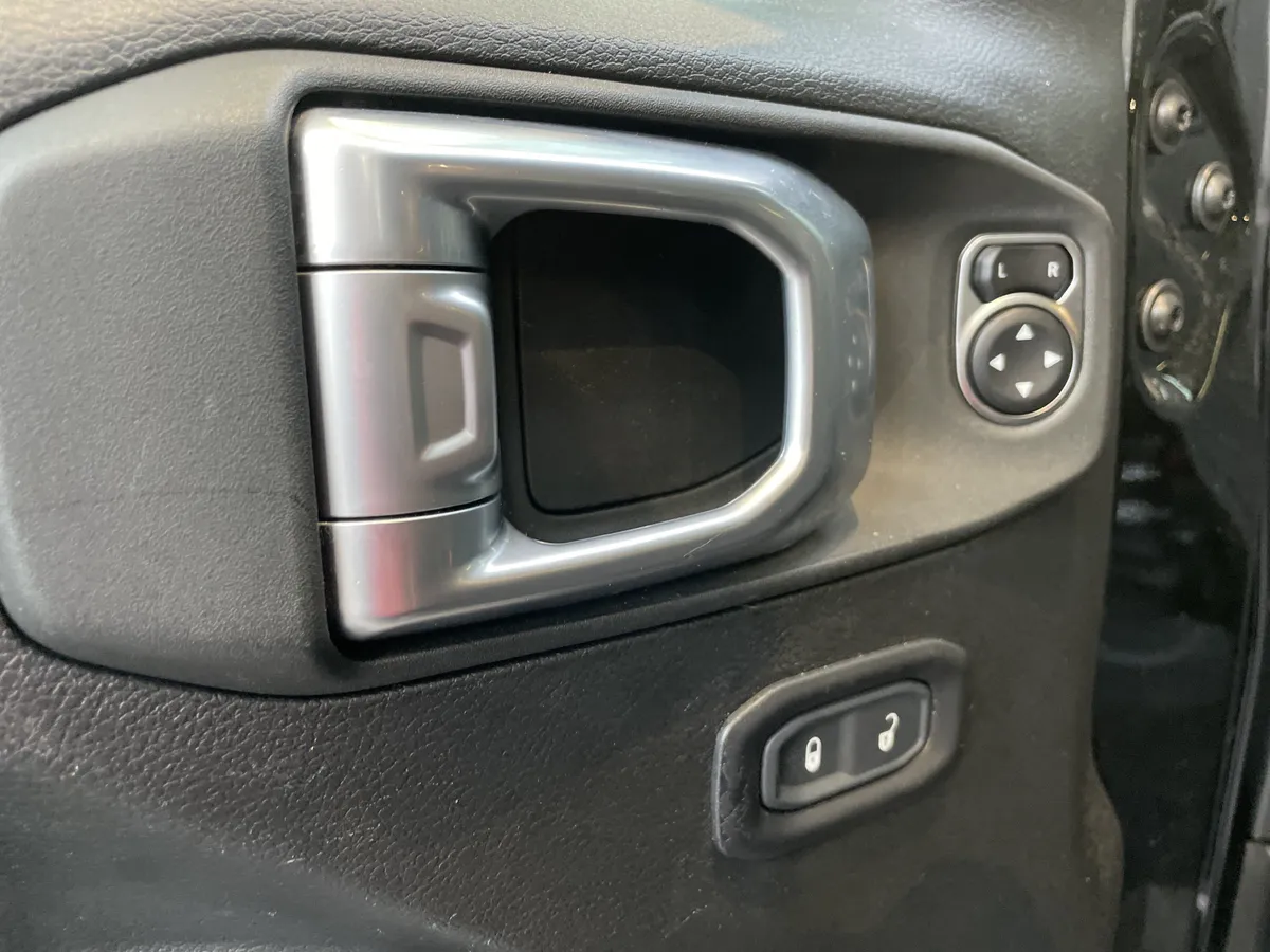 2023 Jeep Wrangler Sport S thumbnail 14
