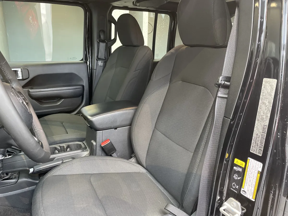 2023 Jeep Wrangler Sport S thumbnail 18