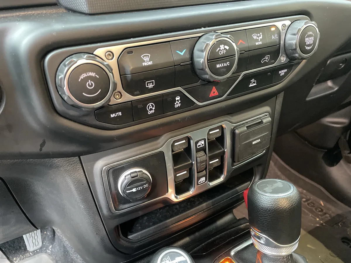 2023 Jeep Wrangler Sport S thumbnail 25