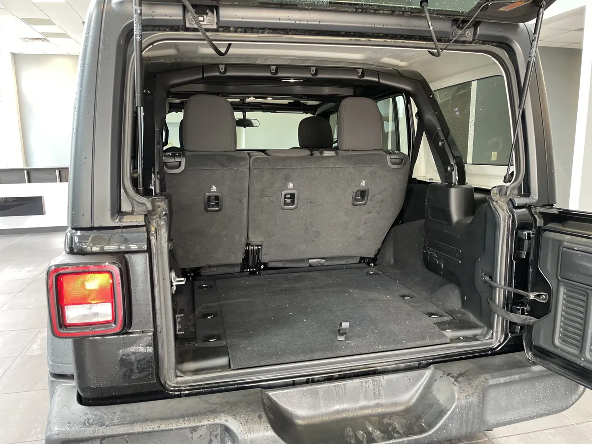 2023 Jeep Wrangler Sport S thumbnail 31