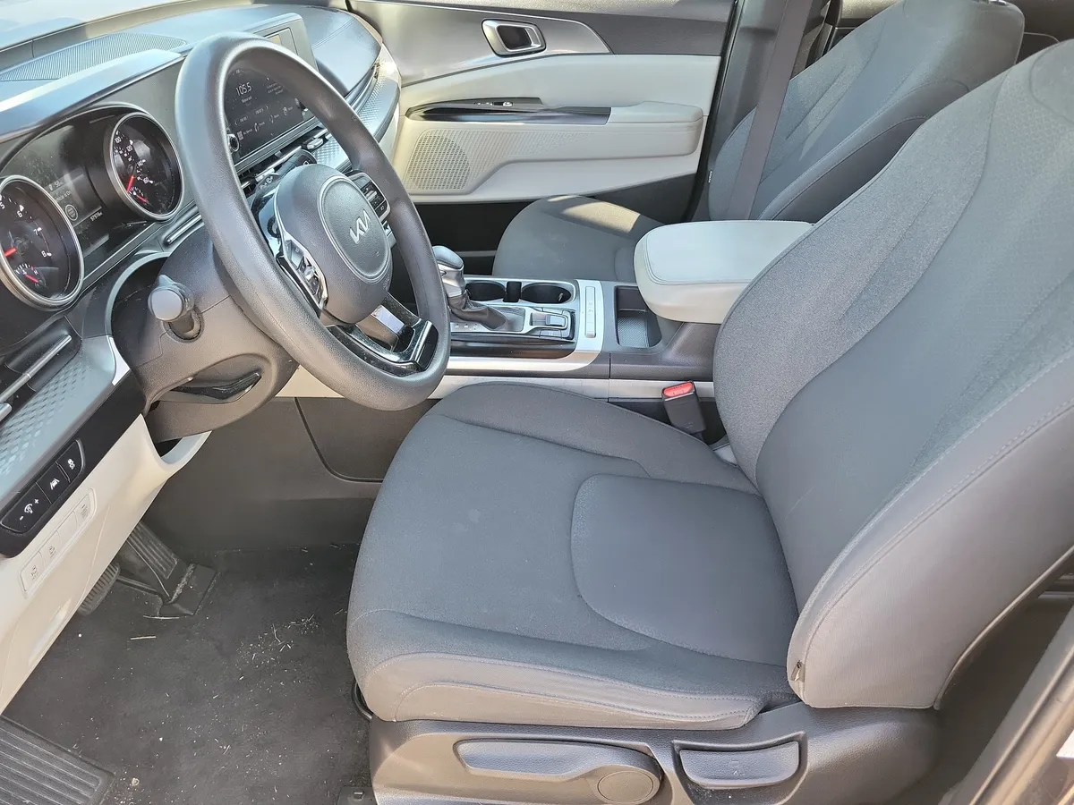 2023 Kia Carnival LX thumbnail 10