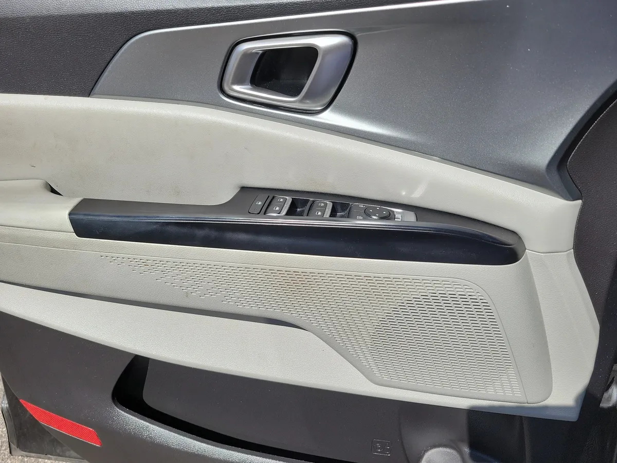 2023 Kia Carnival LX thumbnail 13