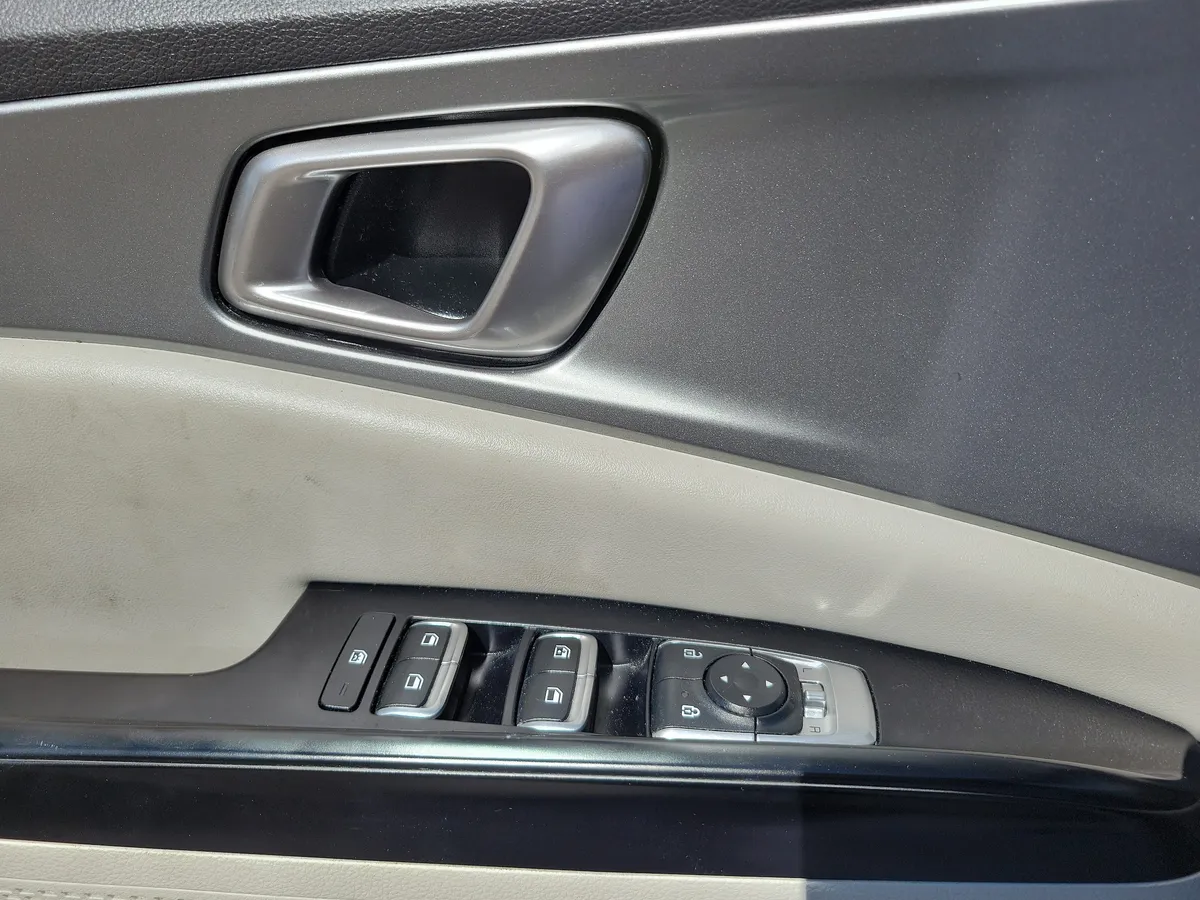 2023 Kia Carnival LX thumbnail 14