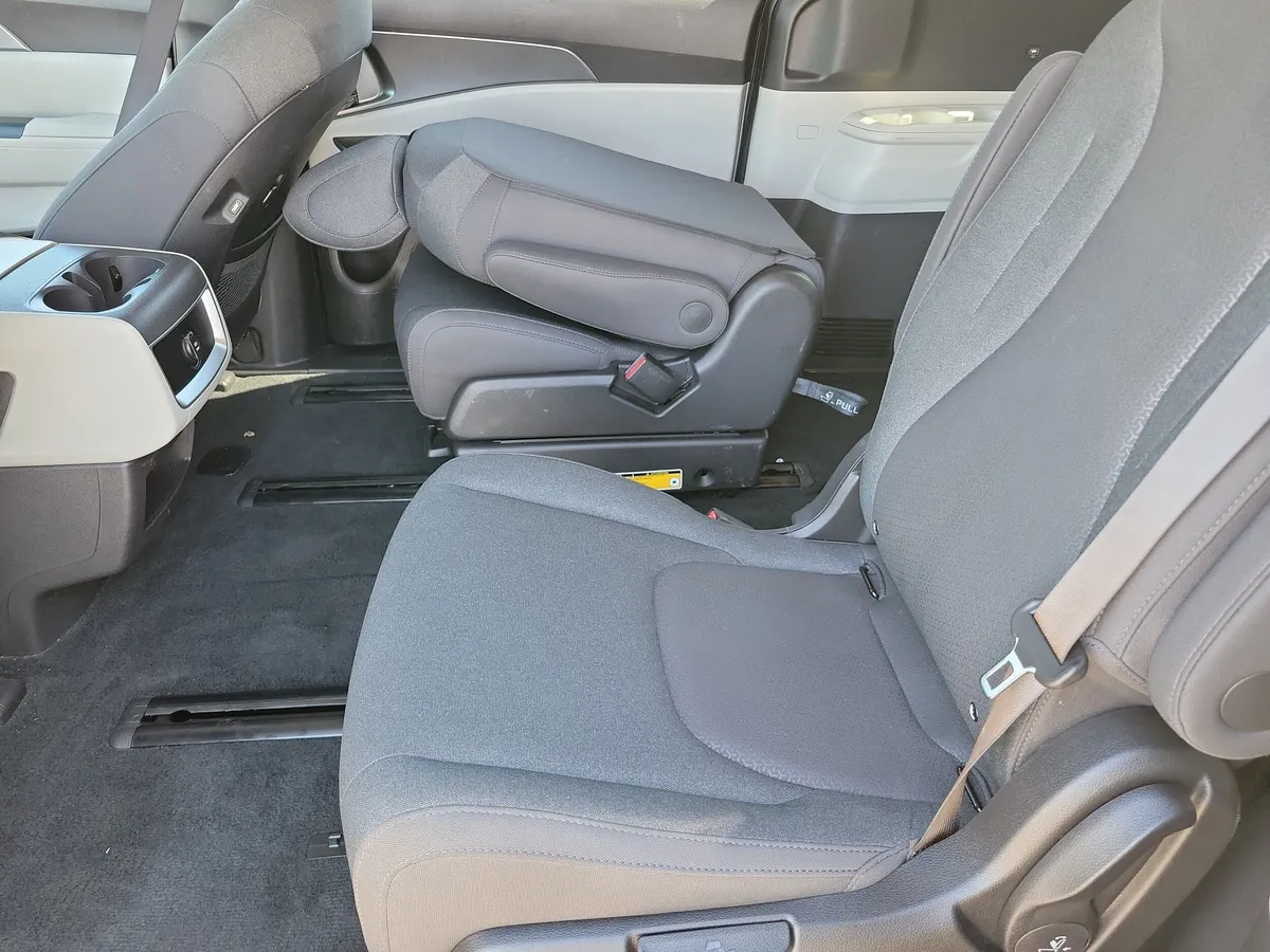 2023 Kia Carnival LX thumbnail 15