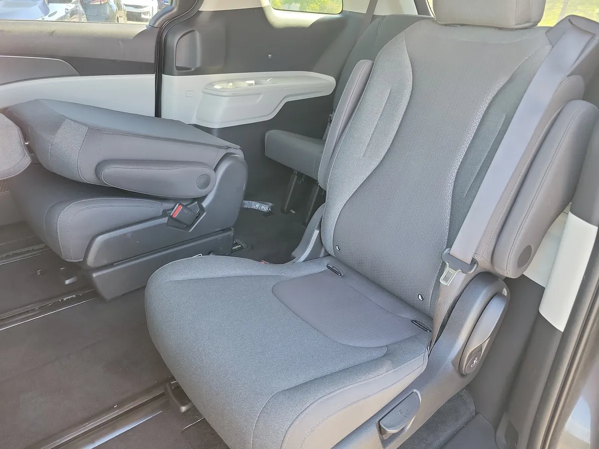 2023 Kia Carnival LX thumbnail 16