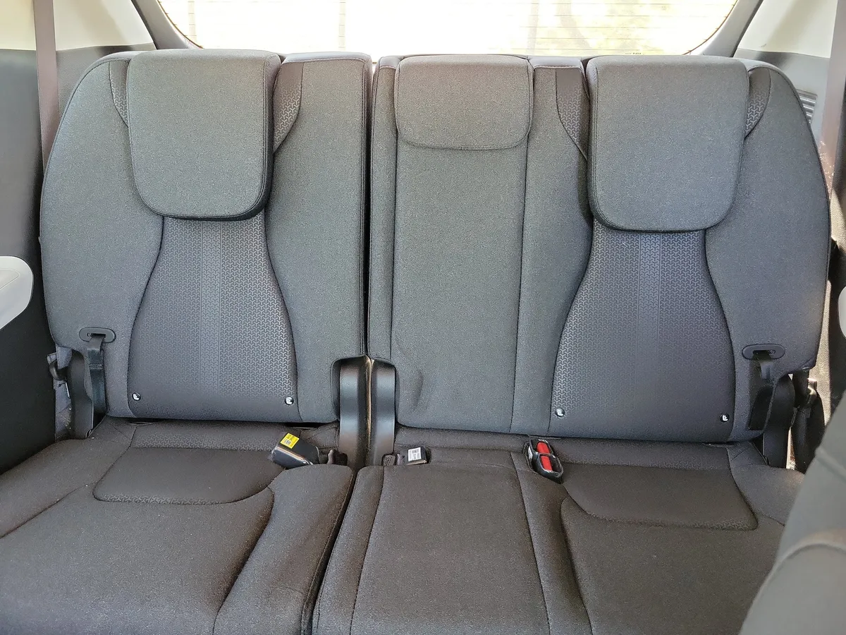 2023 Kia Carnival LX thumbnail 17