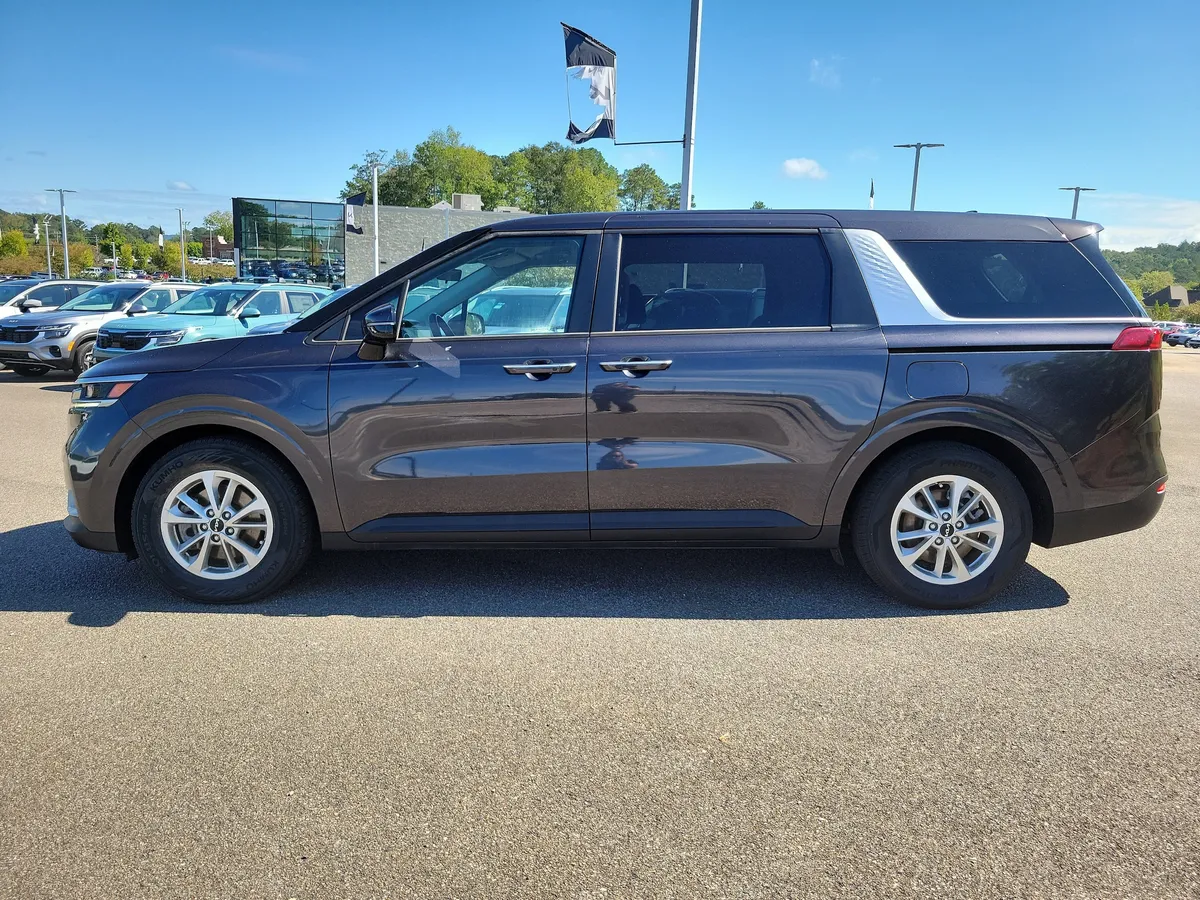2023 Kia Carnival LX thumbnail 2