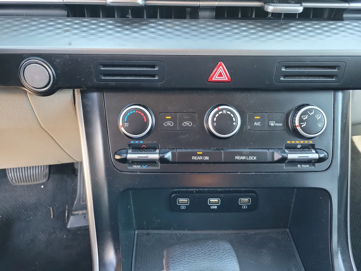2023 Kia Carnival LX thumbnail 22