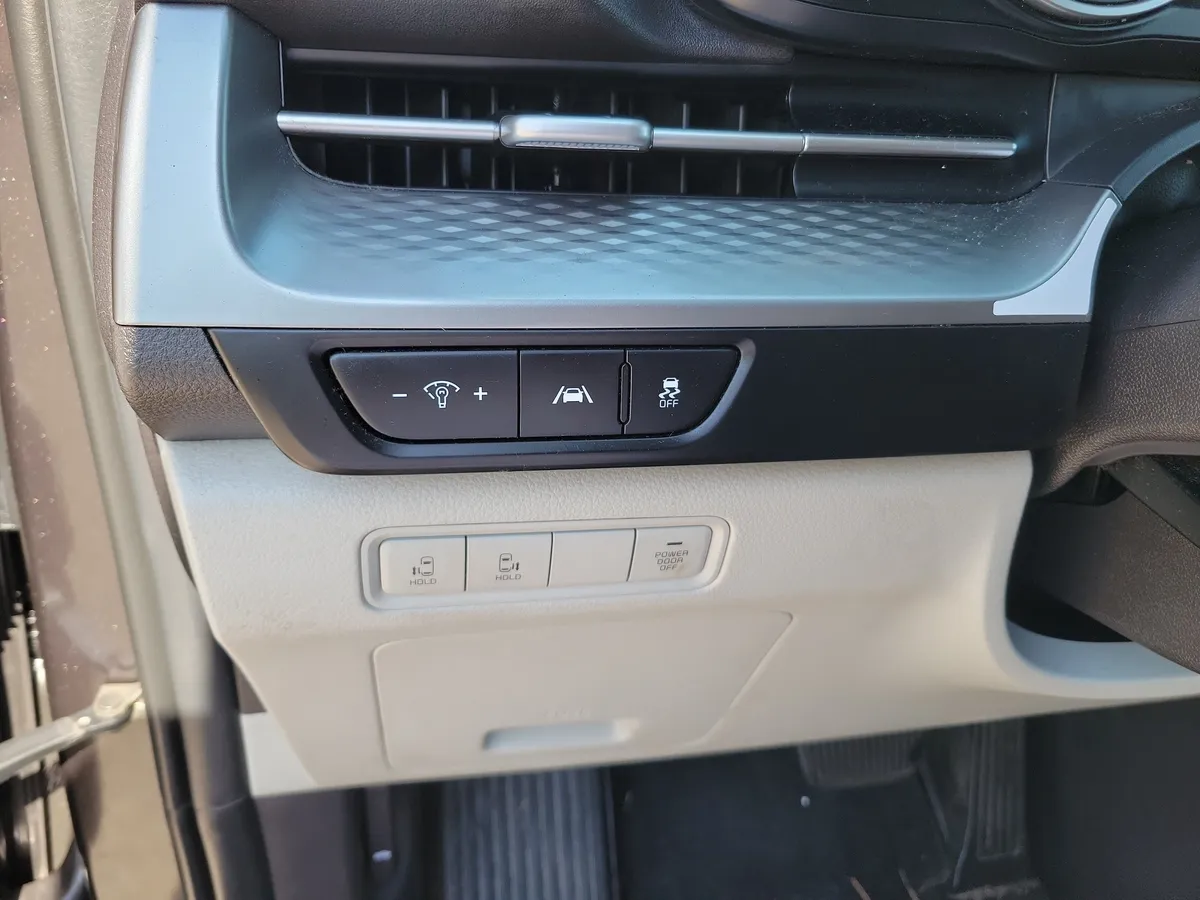 2023 Kia Carnival LX thumbnail 25