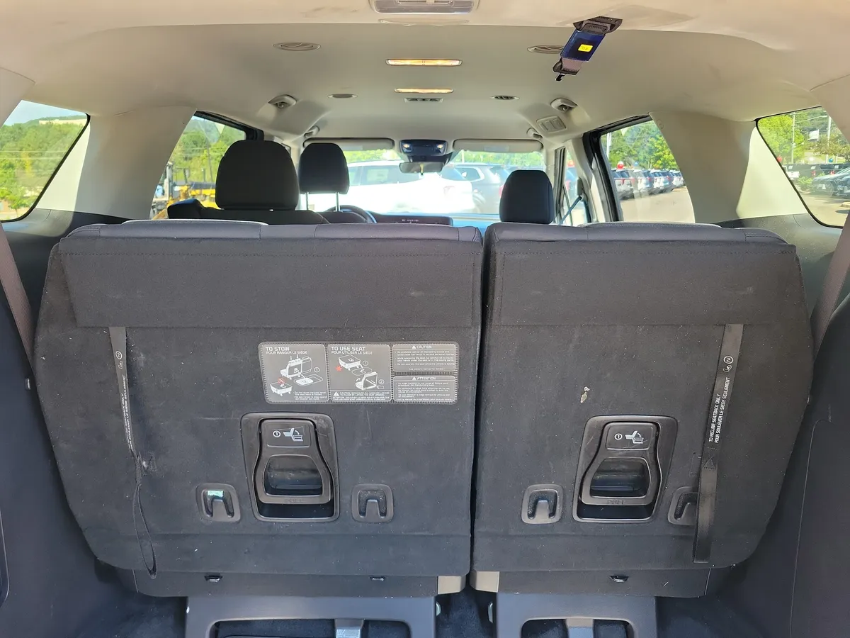 2023 Kia Carnival LX thumbnail 26