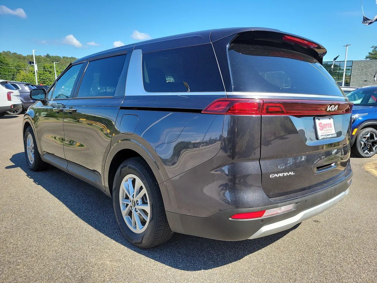 2023 Kia Carnival LX thumbnail 3