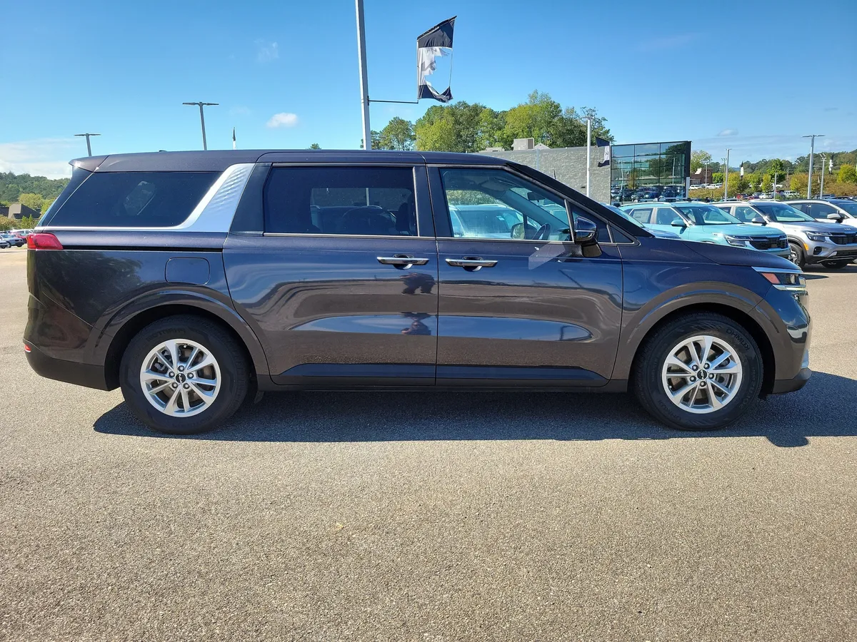 2023 Kia Carnival LX thumbnail 6