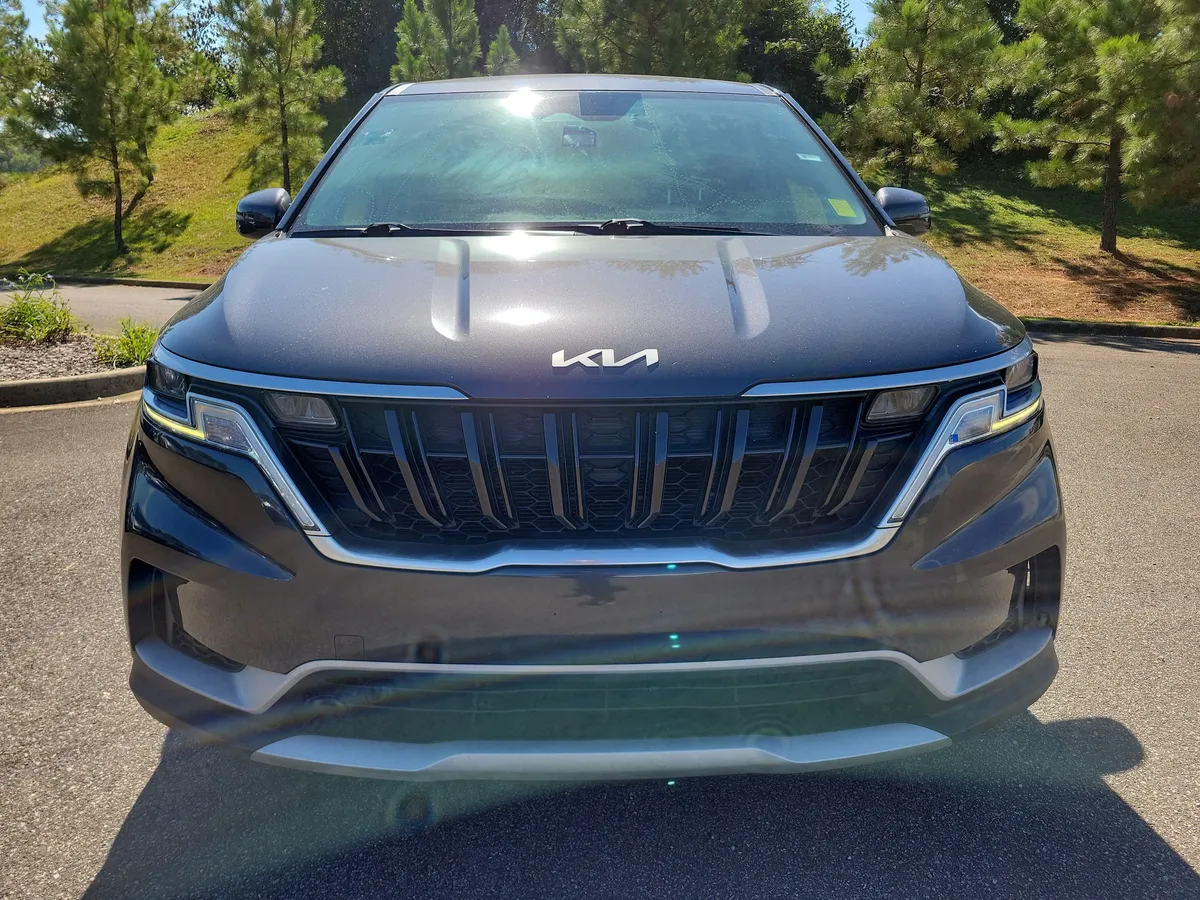 2023 Kia Carnival LX thumbnail 8