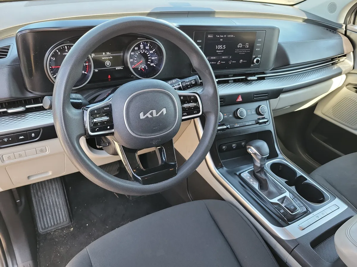 2023 Kia Carnival LX thumbnail 9