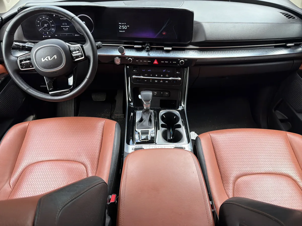 2023 Kia Carnival SX Prestige thumbnail 3
