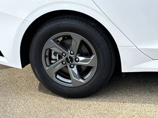 2023 Kia K5 LXS thumbnail 5