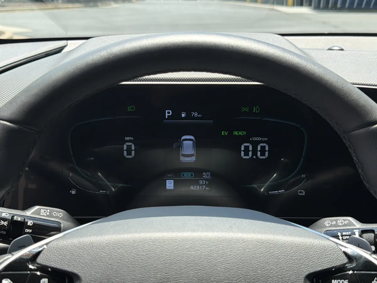 2023 Kia Niro SX Touring thumbnail 10