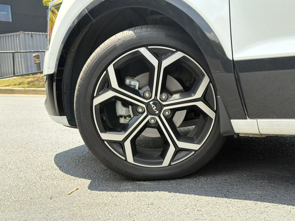 2023 Kia Niro SX Touring thumbnail 11