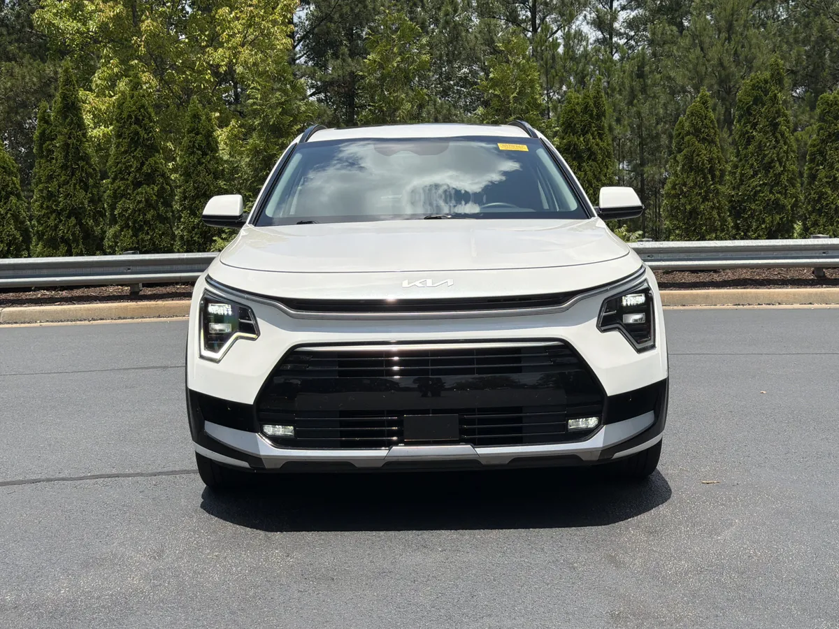 2023 Kia Niro SX Touring thumbnail 12