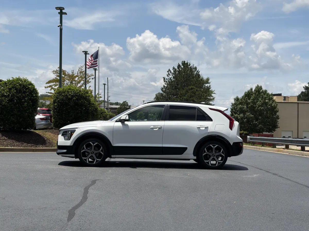 2023 Kia Niro SX Touring thumbnail 14