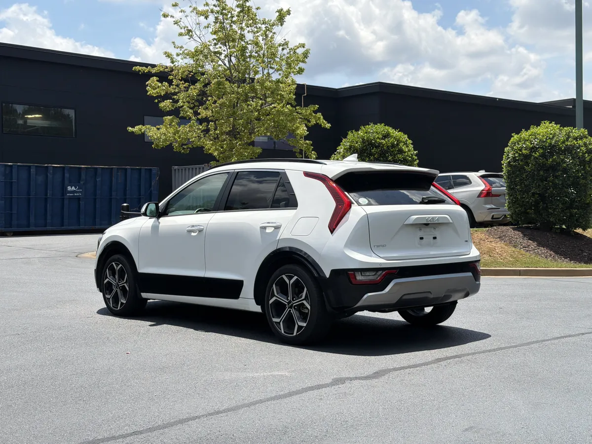2023 Kia Niro SX Touring thumbnail 15