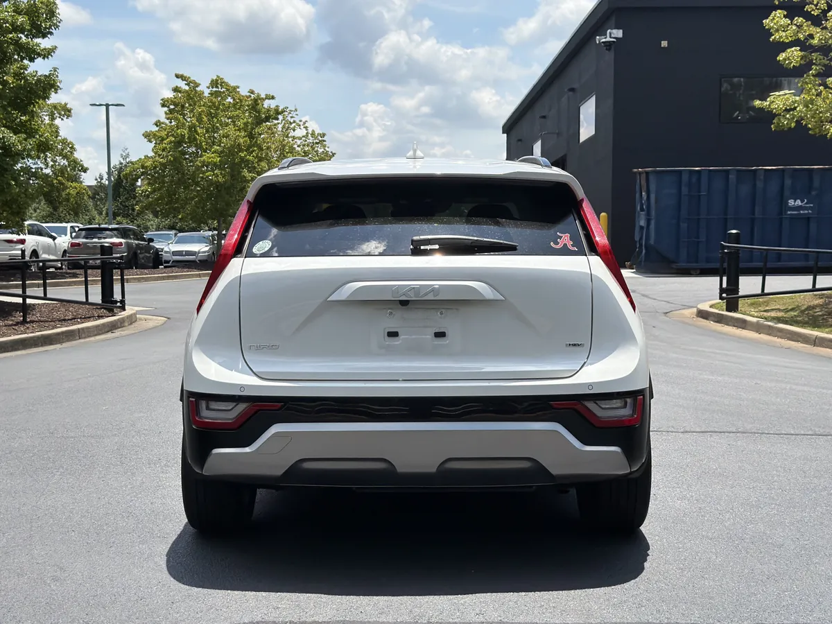 2023 Kia Niro SX Touring thumbnail 16