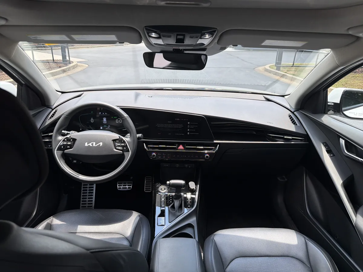 2023 Kia Niro SX Touring thumbnail 17