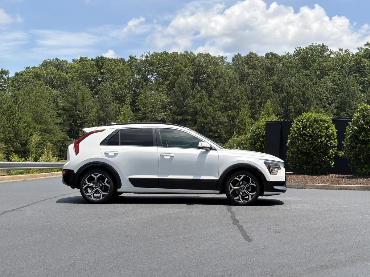 2023 Kia Niro SX Touring thumbnail 4