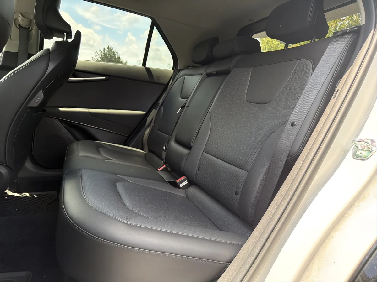 2023 Kia Niro SX Touring thumbnail 7