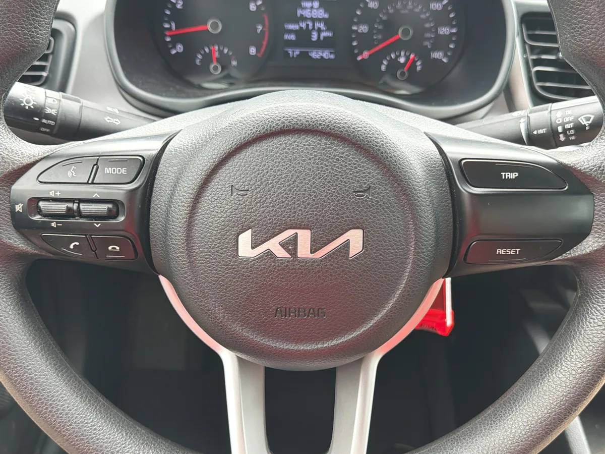 2023 Kia Rio LX thumbnail 11