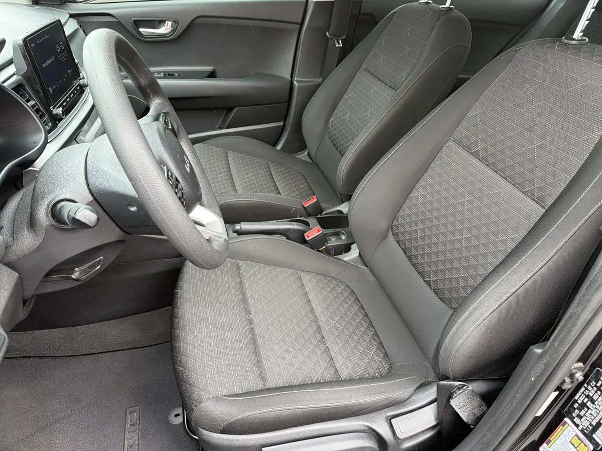 2023 Kia Rio LX thumbnail 16