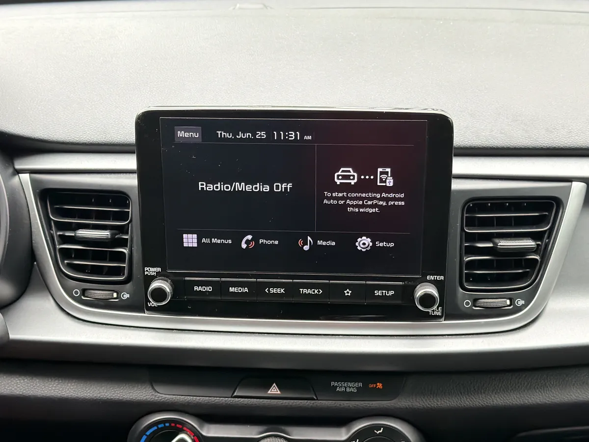 2023 Kia Rio LX thumbnail 4