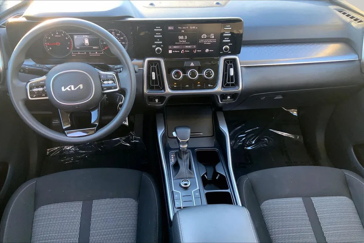 2023 Kia Sorento LX thumbnail 14