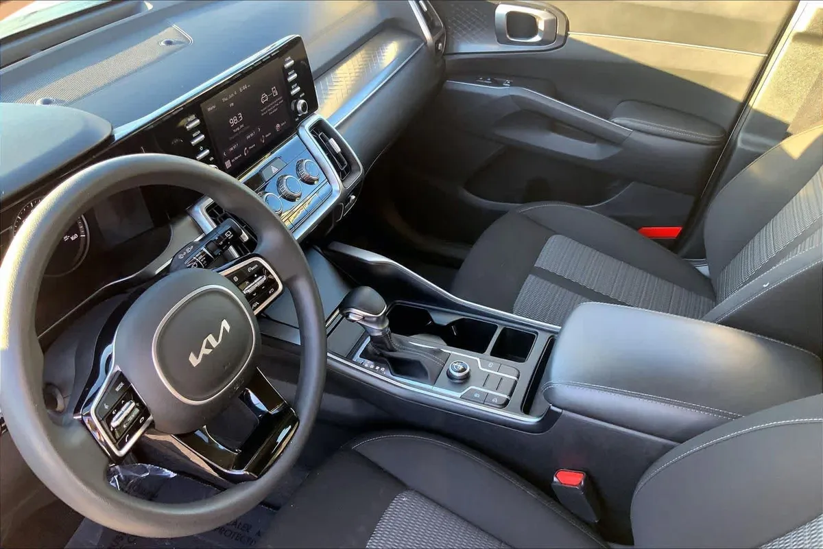 2023 Kia Sorento LX thumbnail 15